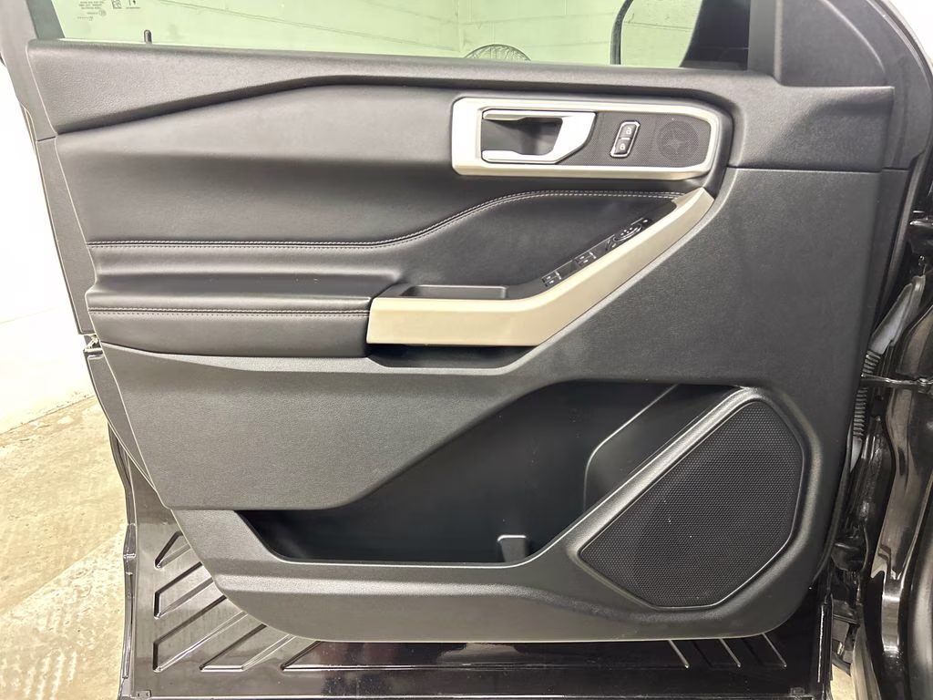 2023 Agate Black Metallic Ford Explorer XLT RWD SUV