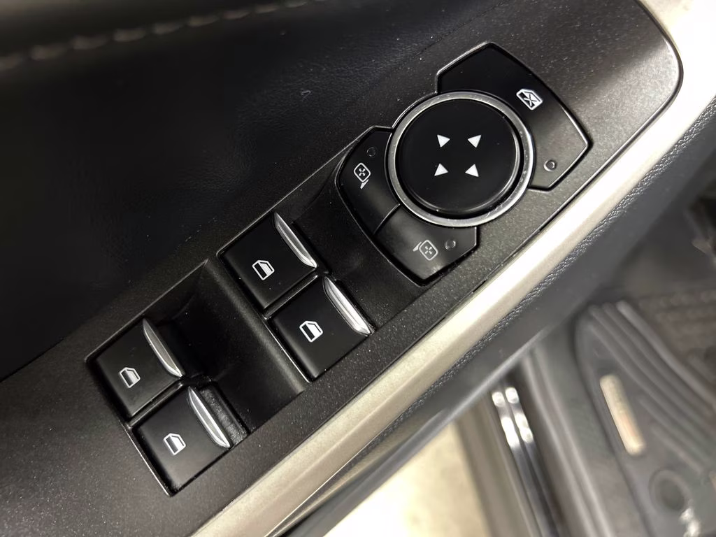 2023 Agate Black Metallic Ford Explorer XLT RWD SUV