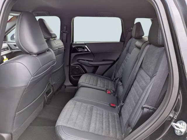 2026 Black Mitsubishi Outlander LE FWD SUV