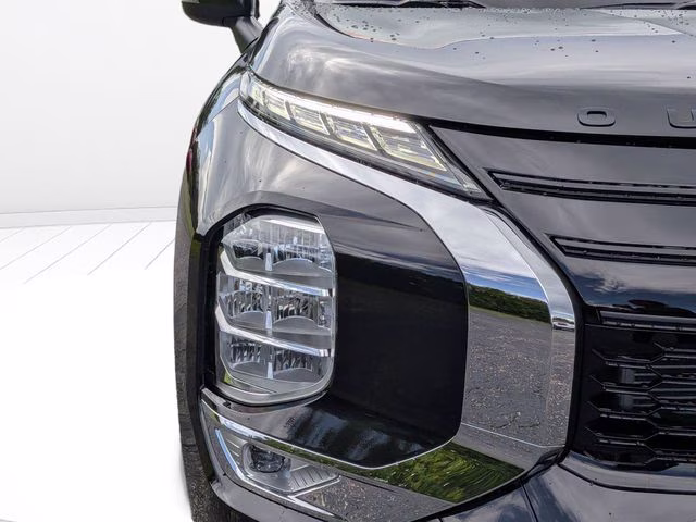 2026 Black Mitsubishi Outlander LE FWD SUV
