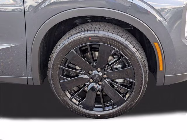 2026 Graphite Gray Mitsubishi Outlander LE FWD SUV