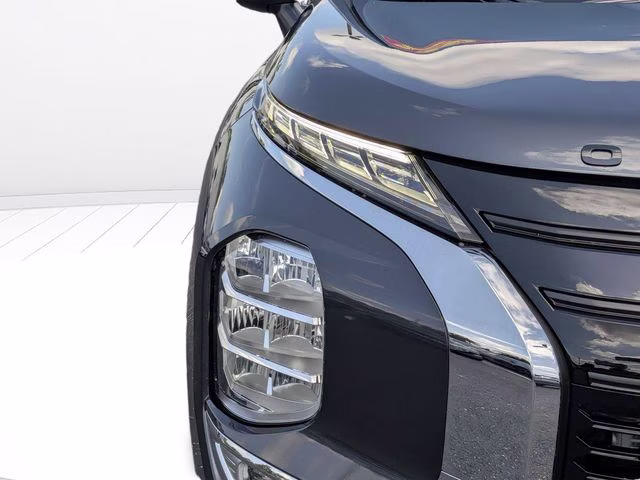 2026 Graphite Gray Mitsubishi Outlander LE FWD SUV