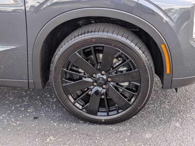 2026 Graphite Gray Mitsubishi Outlander LE FWD SUV