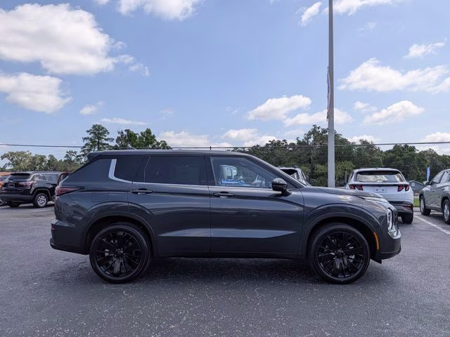 2026 Graphite Gray Mitsubishi Outlander LE FWD SUV