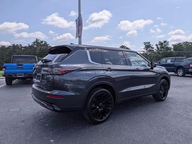2026 Graphite Gray Mitsubishi Outlander LE FWD SUV