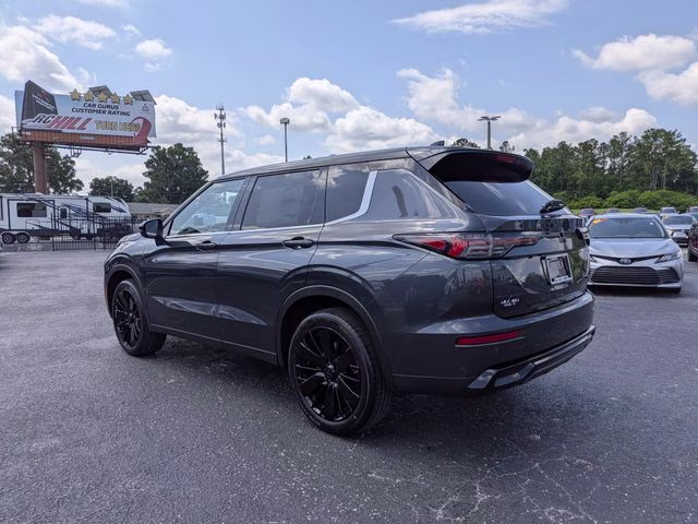 2026 Graphite Gray Mitsubishi Outlander LE FWD SUV