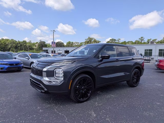 2026 Graphite Gray Mitsubishi Outlander LE FWD SUV