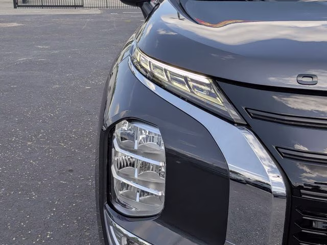 2026 Graphite Gray Mitsubishi Outlander LE FWD SUV