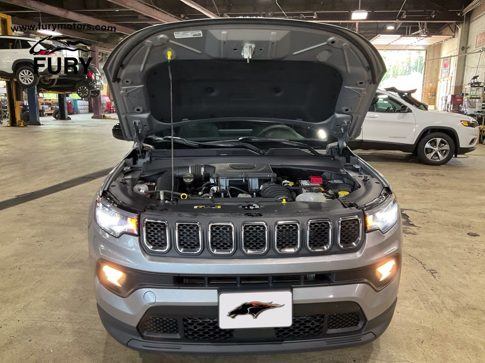 2023 Billet Silver Metallic Clearcoat Jeep Compass Latitude Lux 4X4 SUV