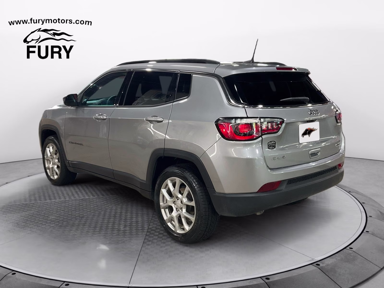 2023 Billet Silver Metallic Clearcoat Jeep Compass Latitude Lux 4X4 SUV