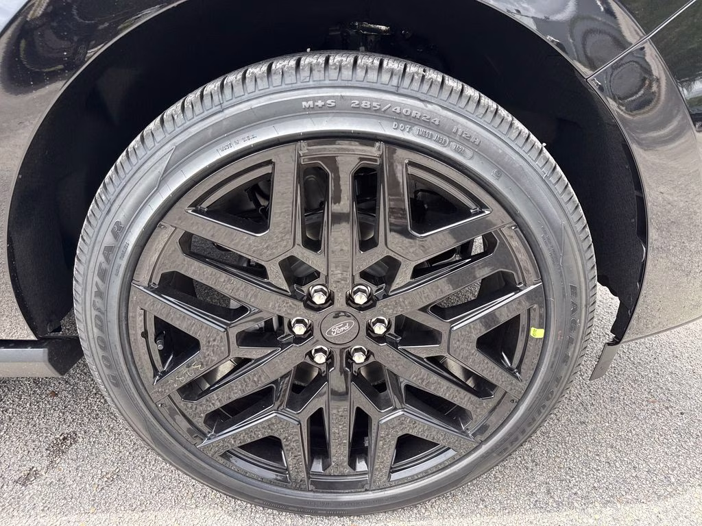2027 Agate Black Metallic Ford Expedition Max Platinum 4X4 SUV