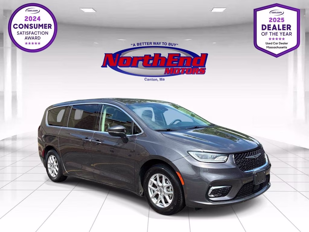 2023 Granite Crystal Metallic Clearcoat Chrysler Pacifica Touring L FWD Van