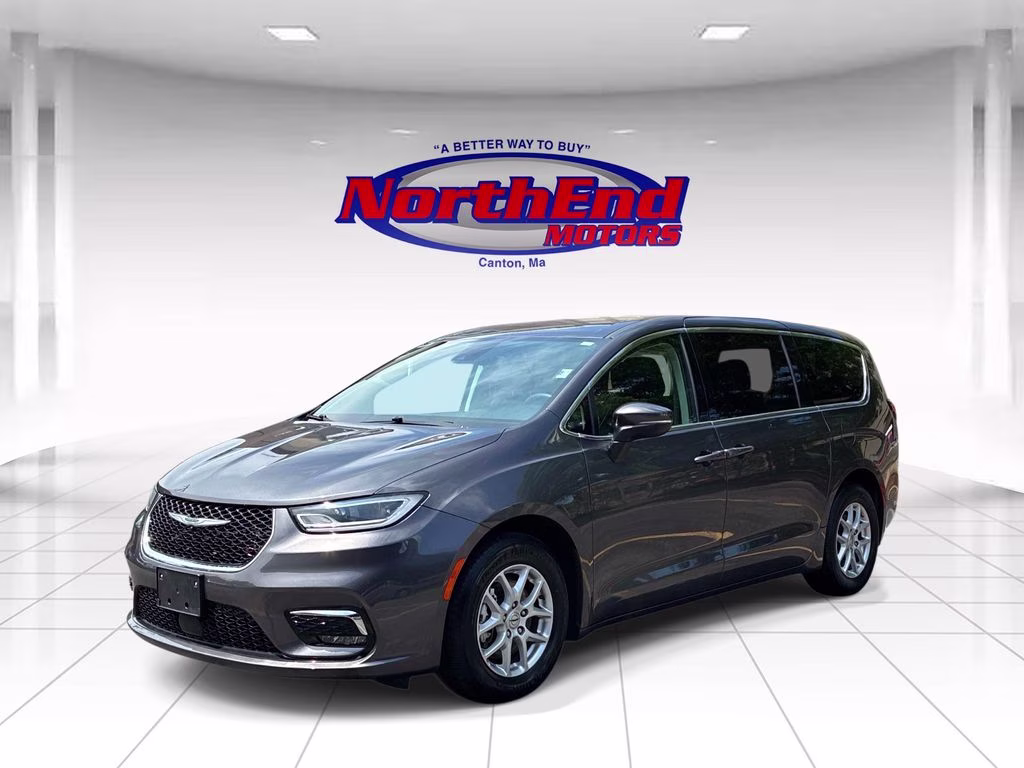 2023 Granite Crystal Metallic Clearcoat Chrysler Pacifica Touring L FWD Van