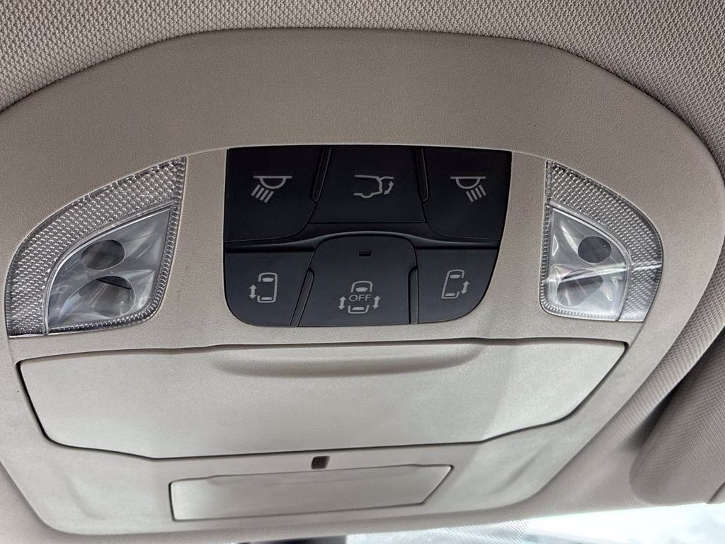 2023 Granite Crystal Metallic Clearcoat Chrysler Pacifica Touring L FWD Van