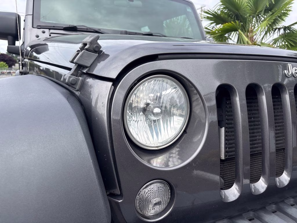 2018 Granite Crystal Metallic Clearcoat Jeep Wrangler JK Unlimited Sport 4X4 SUV