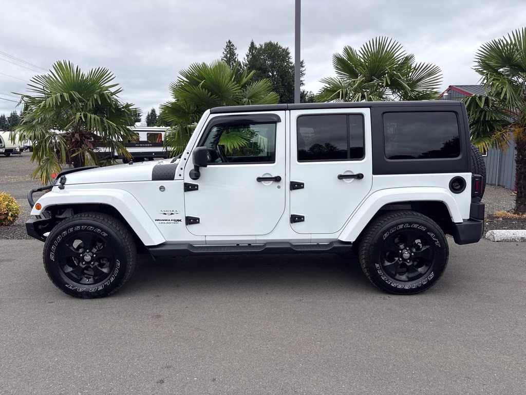 2018 Bright White Clearcoat Jeep Wrangler JK Unlimited Sahara 4X4 SUV