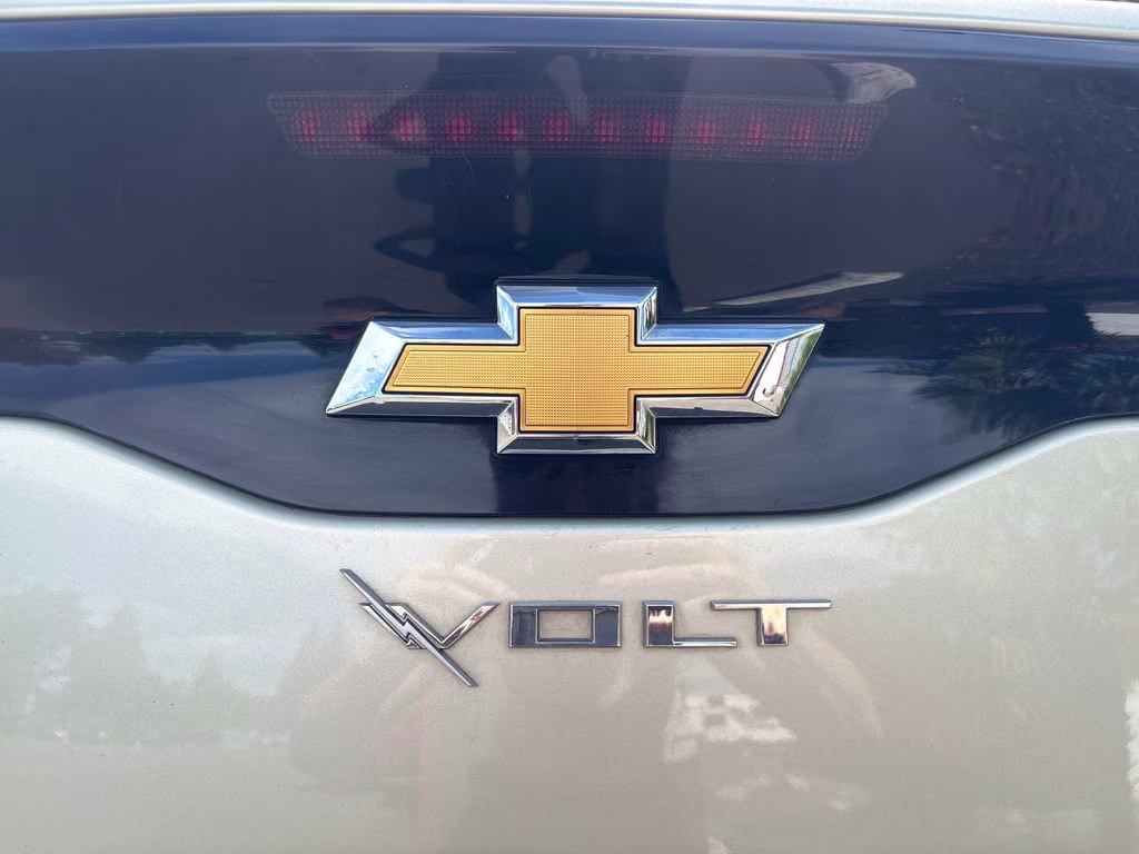 2017 Citron Green Metallic Chevrolet Volt Premier FWD Hatchback