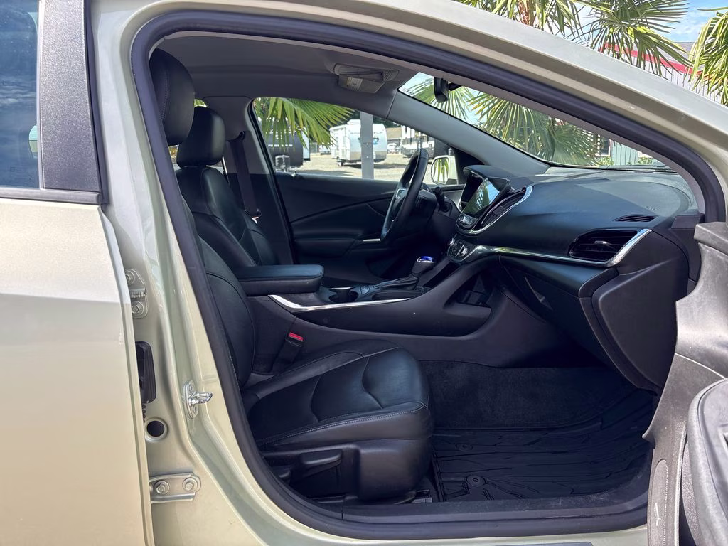 2017 Citron Green Metallic Chevrolet Volt Premier FWD Hatchback