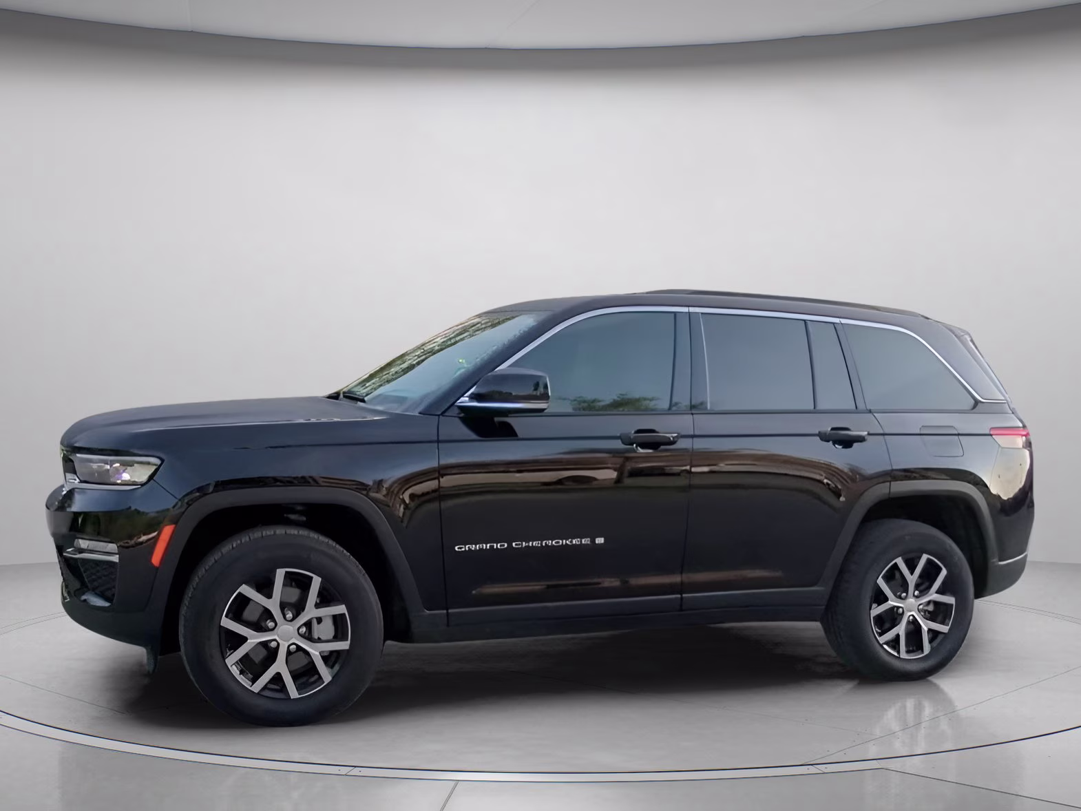 2025 Diamond Black Crystal Pearlcoat Jeep Grand Cherokee Limited 4X4 SUV