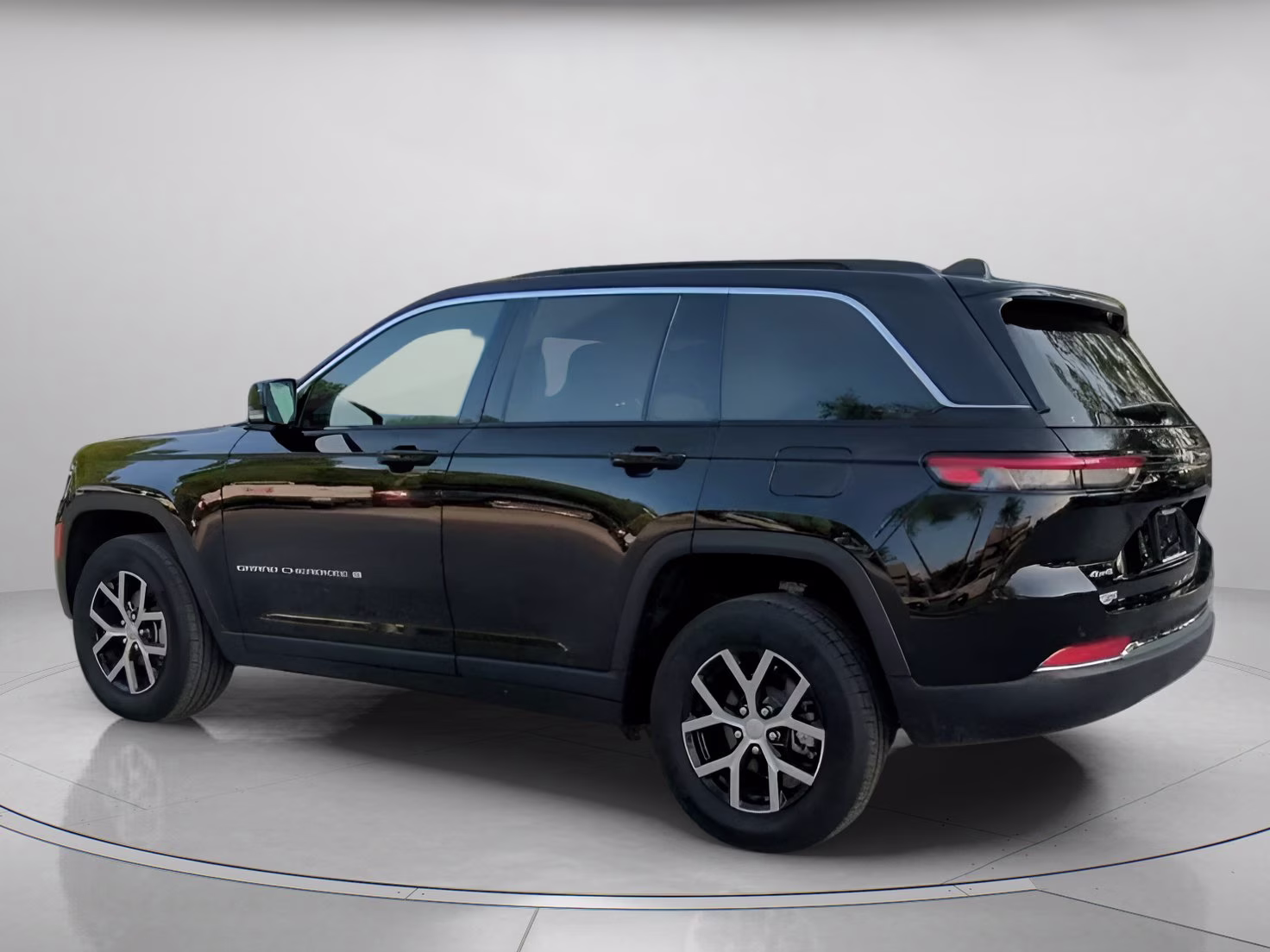 2025 Diamond Black Crystal Pearlcoat Jeep Grand Cherokee Limited 4X4 SUV