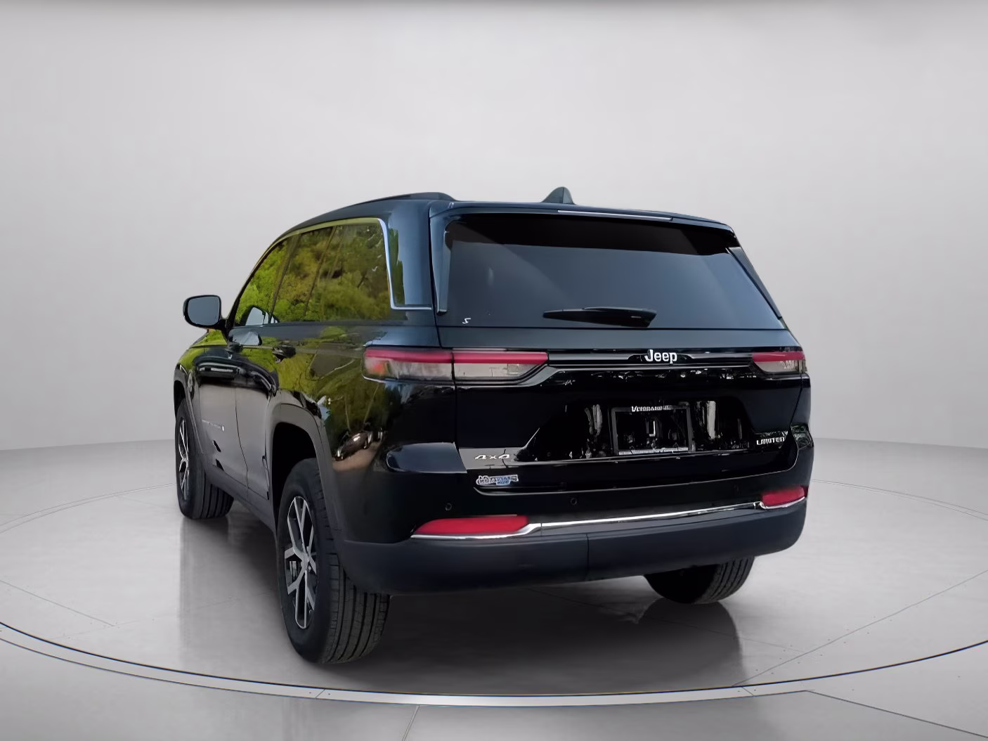 2025 Diamond Black Crystal Pearlcoat Jeep Grand Cherokee Limited 4X4 SUV