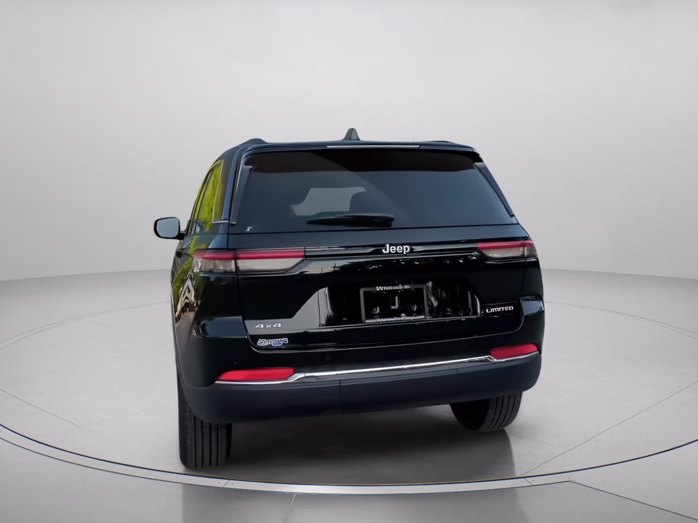 2025 Diamond Black Crystal Pearlcoat Jeep Grand Cherokee Limited 4X4 SUV