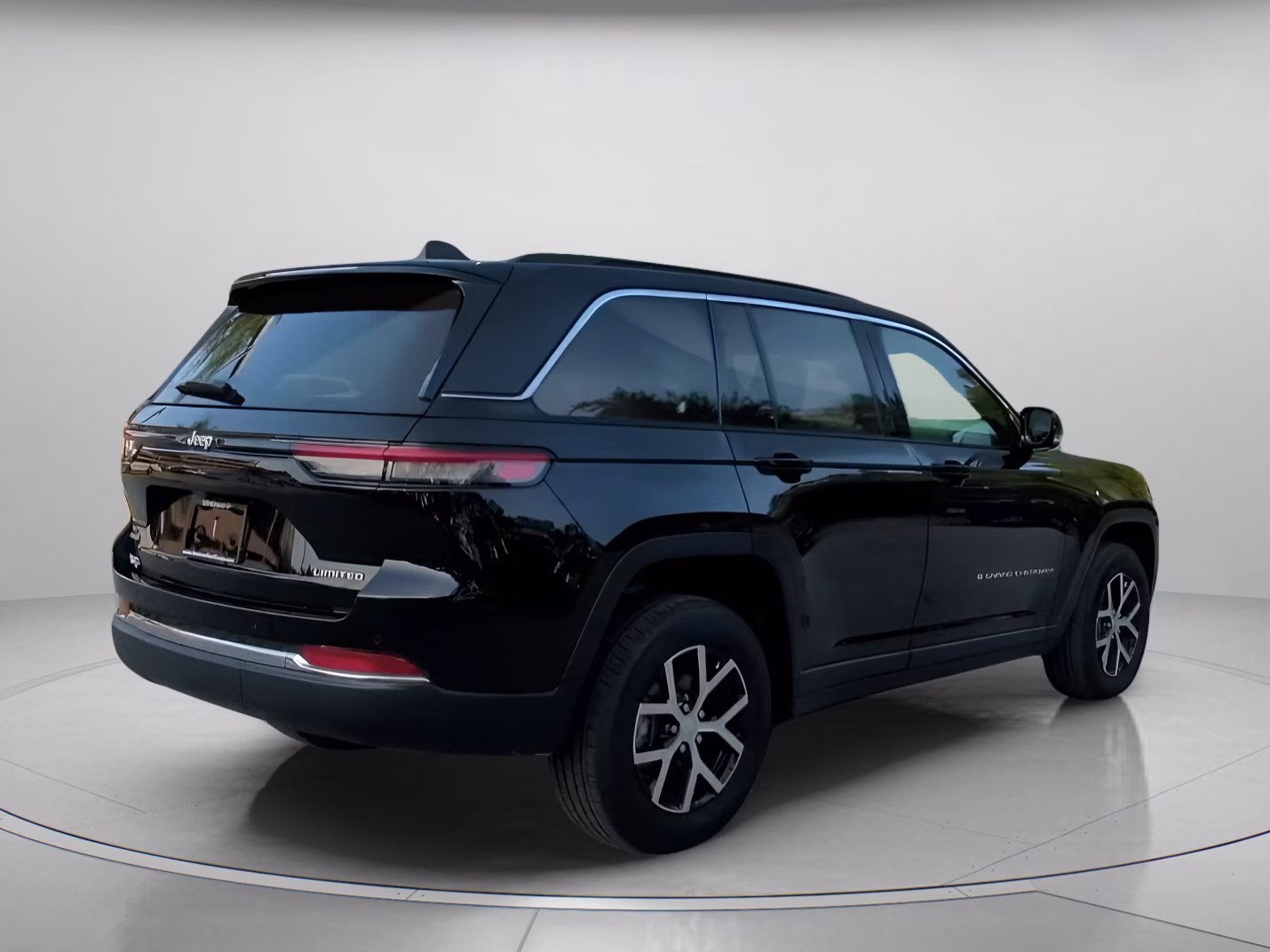 2025 Diamond Black Crystal Pearlcoat Jeep Grand Cherokee Limited 4X4 SUV