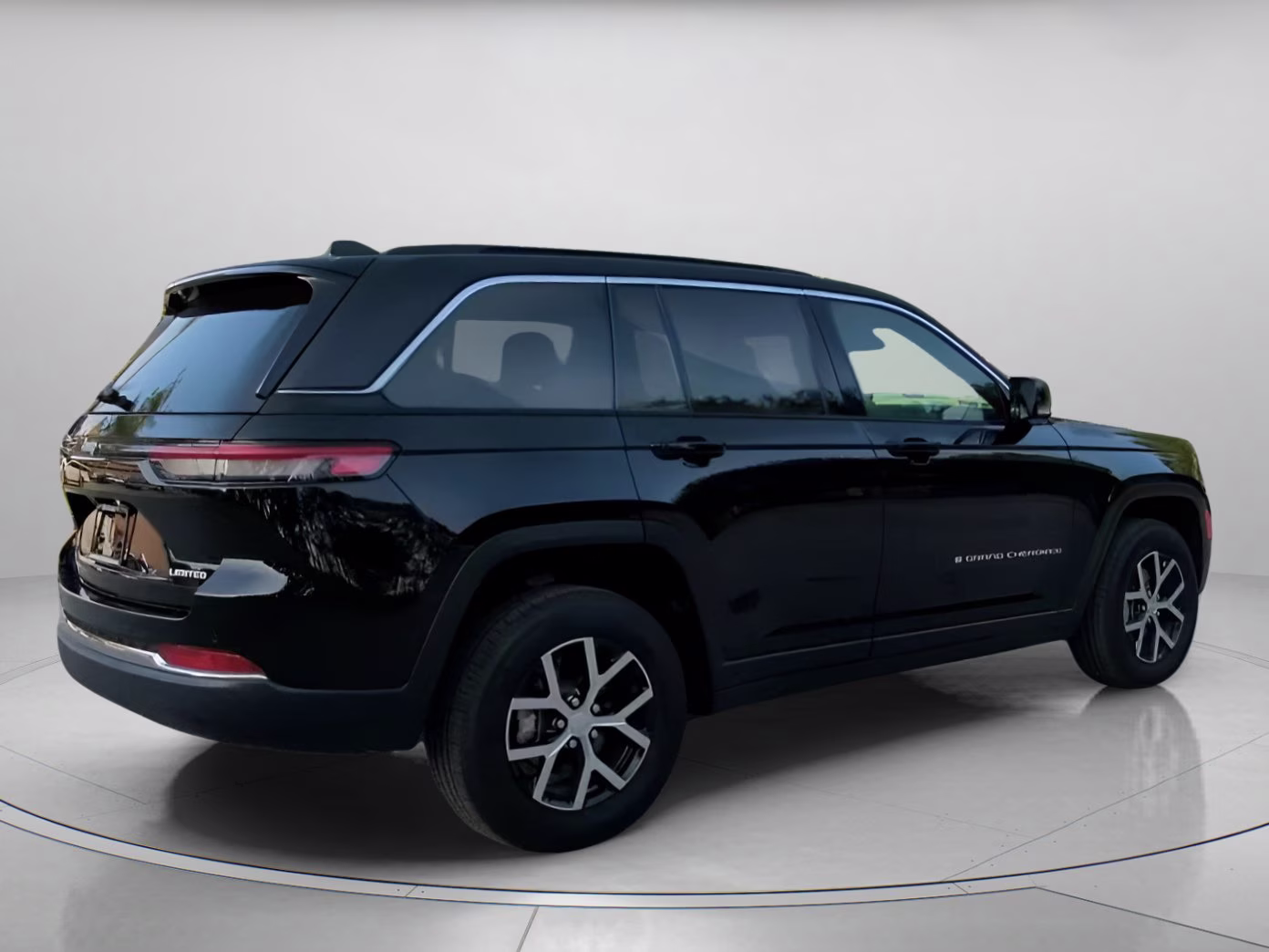 2025 Diamond Black Crystal Pearlcoat Jeep Grand Cherokee Limited 4X4 SUV