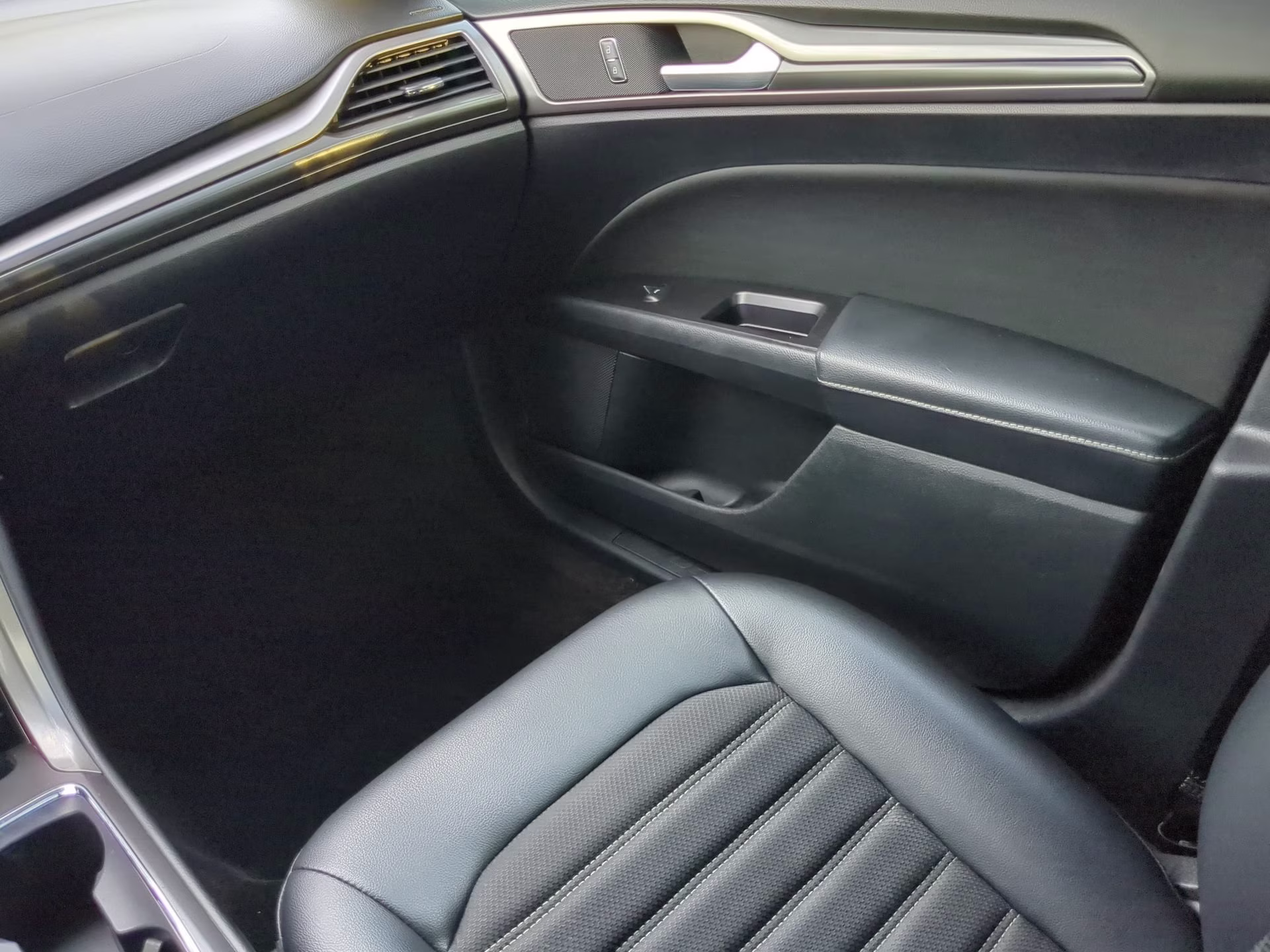2017 Shadow Black Ford Fusion SE FWD Sedan