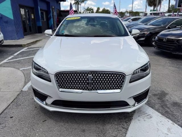 2019 White Platinum Clearcoat Metallic Lincoln MKZ Standard FWD Sedan