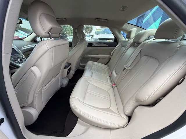 2019 White Platinum Clearcoat Metallic Lincoln MKZ Standard FWD Sedan