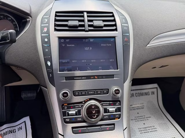 2019 White Platinum Clearcoat Metallic Lincoln MKZ Standard FWD Sedan