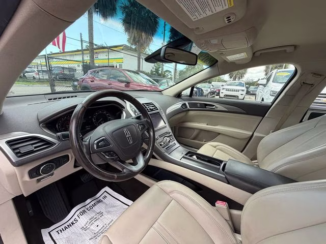2019 White Platinum Clearcoat Metallic Lincoln MKZ Standard FWD Sedan