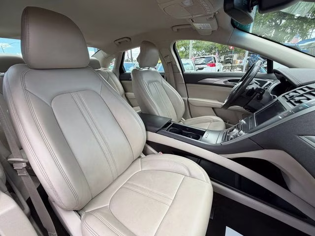 2019 White Platinum Clearcoat Metallic Lincoln MKZ Standard FWD Sedan