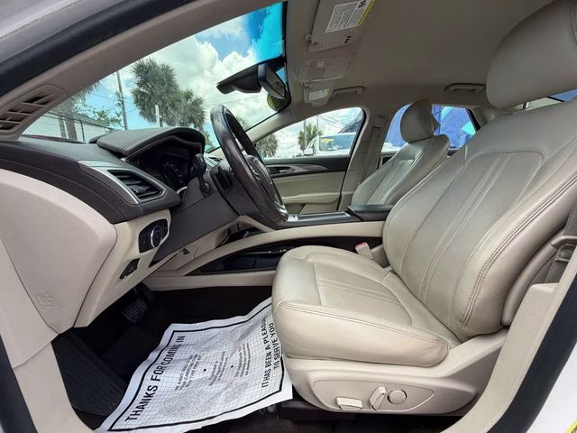 2019 White Platinum Clearcoat Metallic Lincoln MKZ Standard FWD Sedan