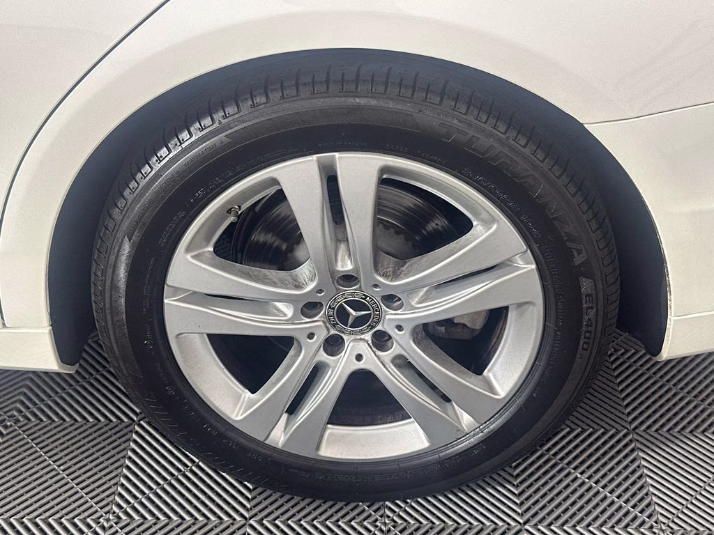 2018 White Mercedes-Benz S-Class S 560 RWD Sedan