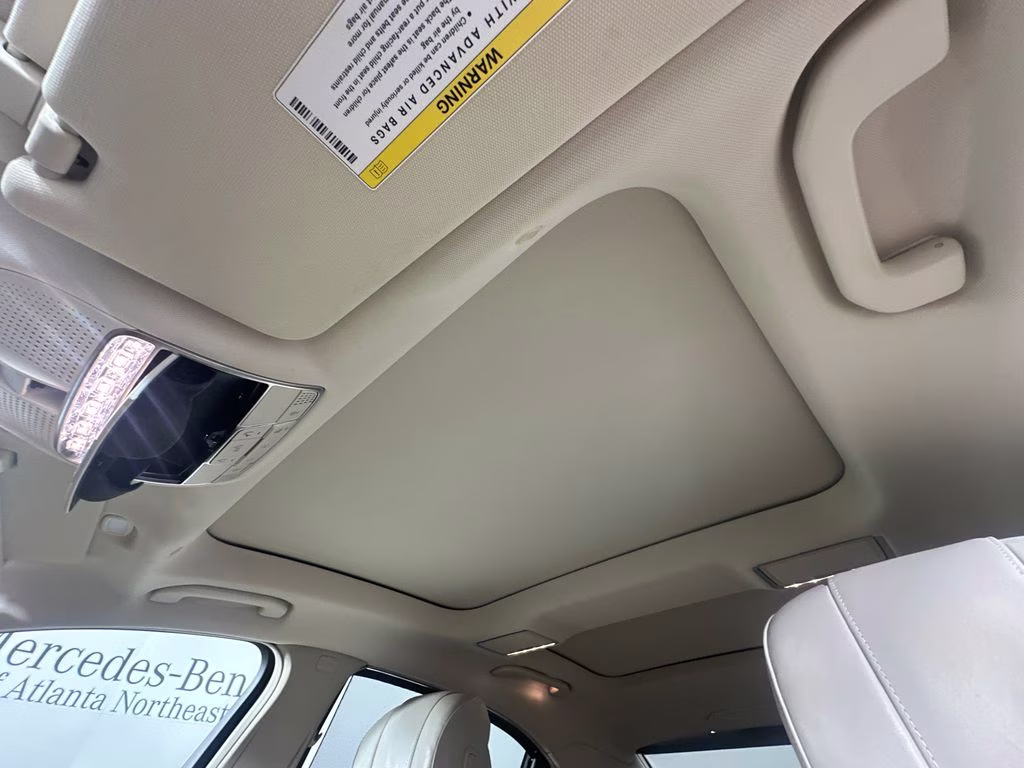 2018 White Mercedes-Benz S-Class S 560 RWD Sedan