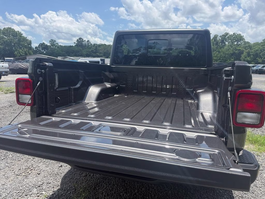 2026 Granite Crystal Metallic Clearcoat Jeep Gladiator Sport 4X4 Truck