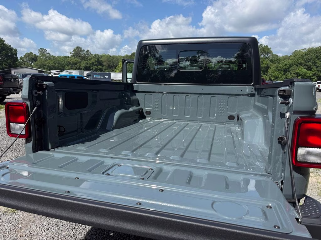 2026 Anvil Clearcoat Jeep Gladiator Sport 4X4 Truck