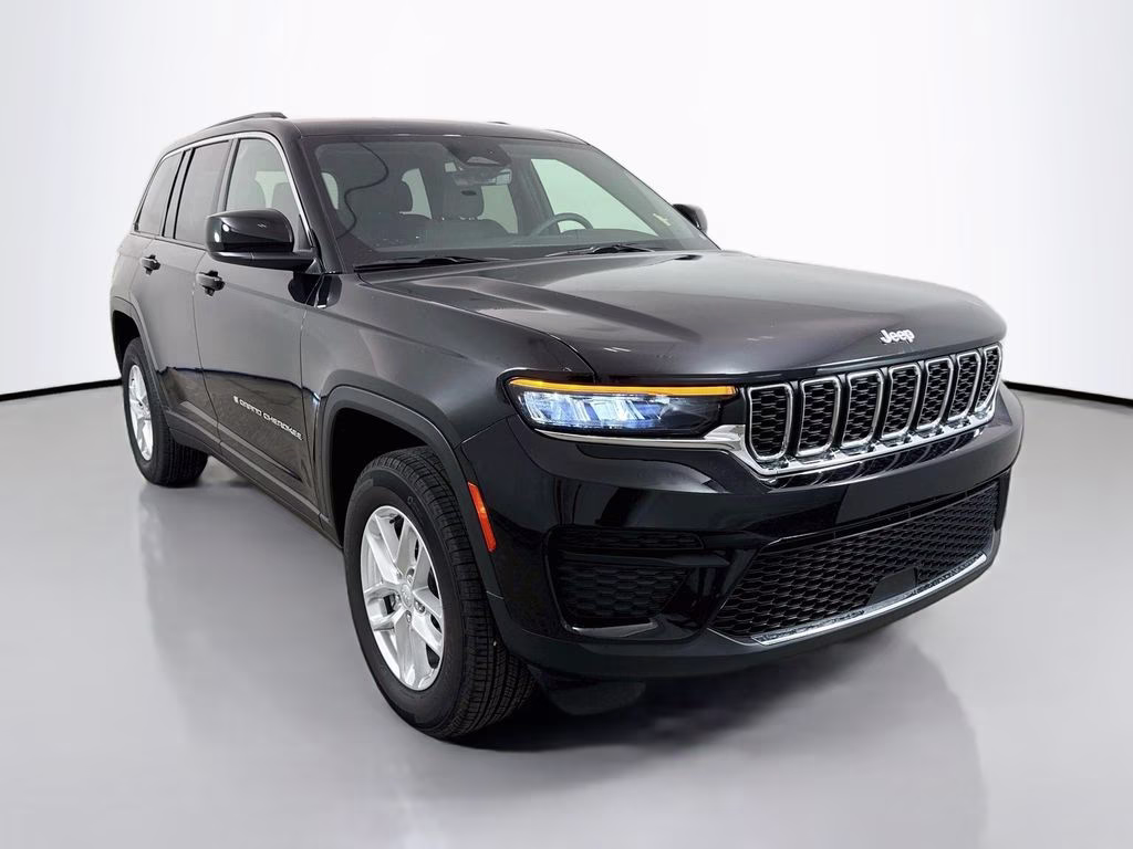 2025 Diamond Black Crystal Pearlcoat Jeep Grand Cherokee Laredo X 4X4 SUV