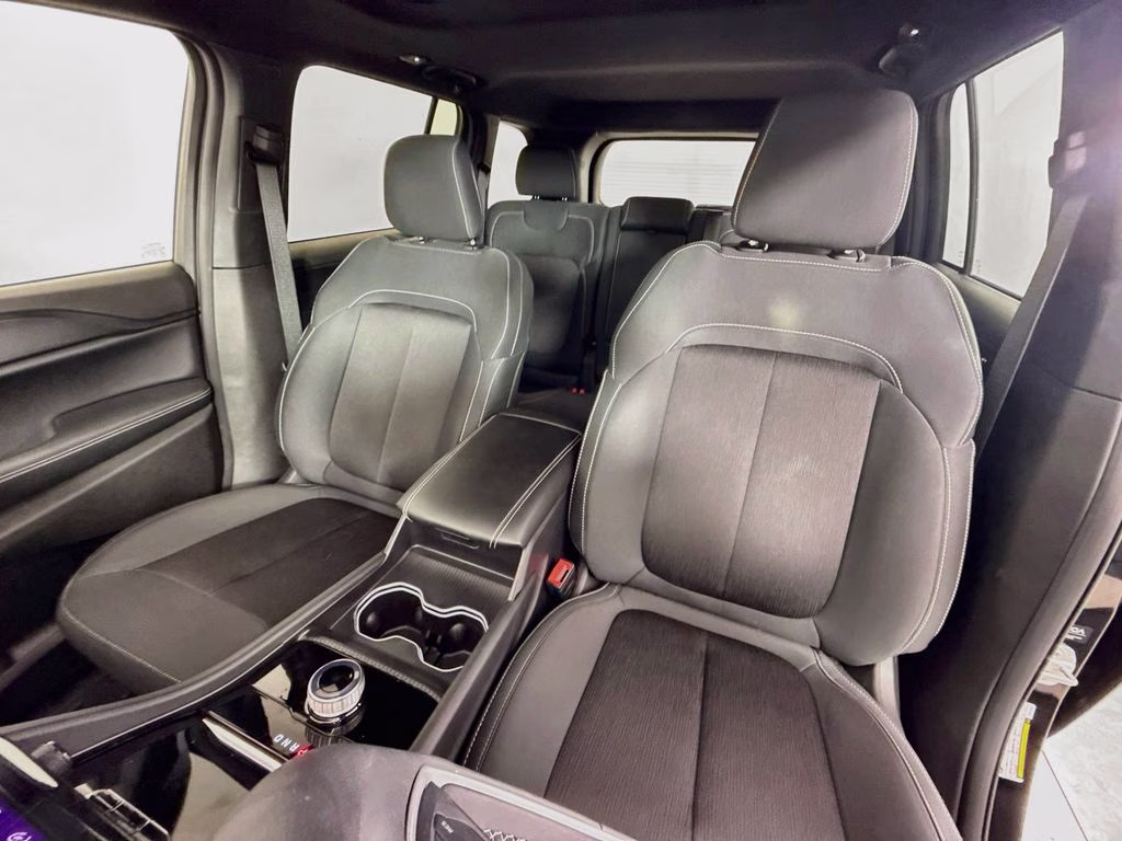 2025 Diamond Black Crystal Pearlcoat Jeep Grand Cherokee Laredo X 4X4 SUV