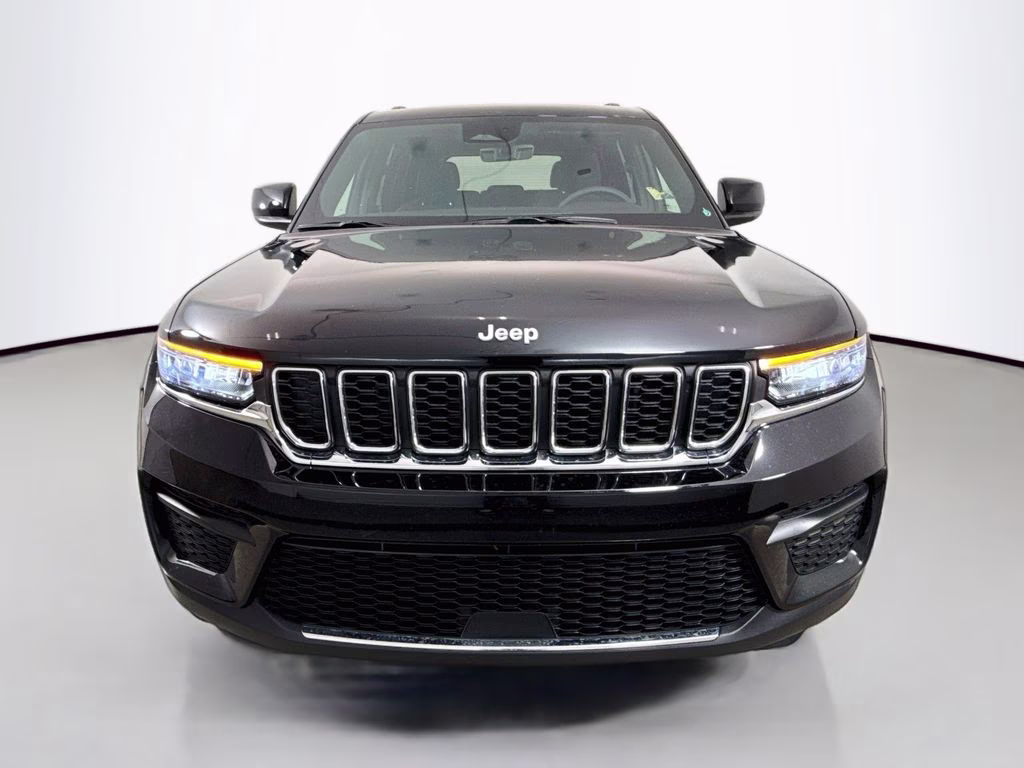 2025 Diamond Black Crystal Pearlcoat Jeep Grand Cherokee Laredo X 4X4 SUV