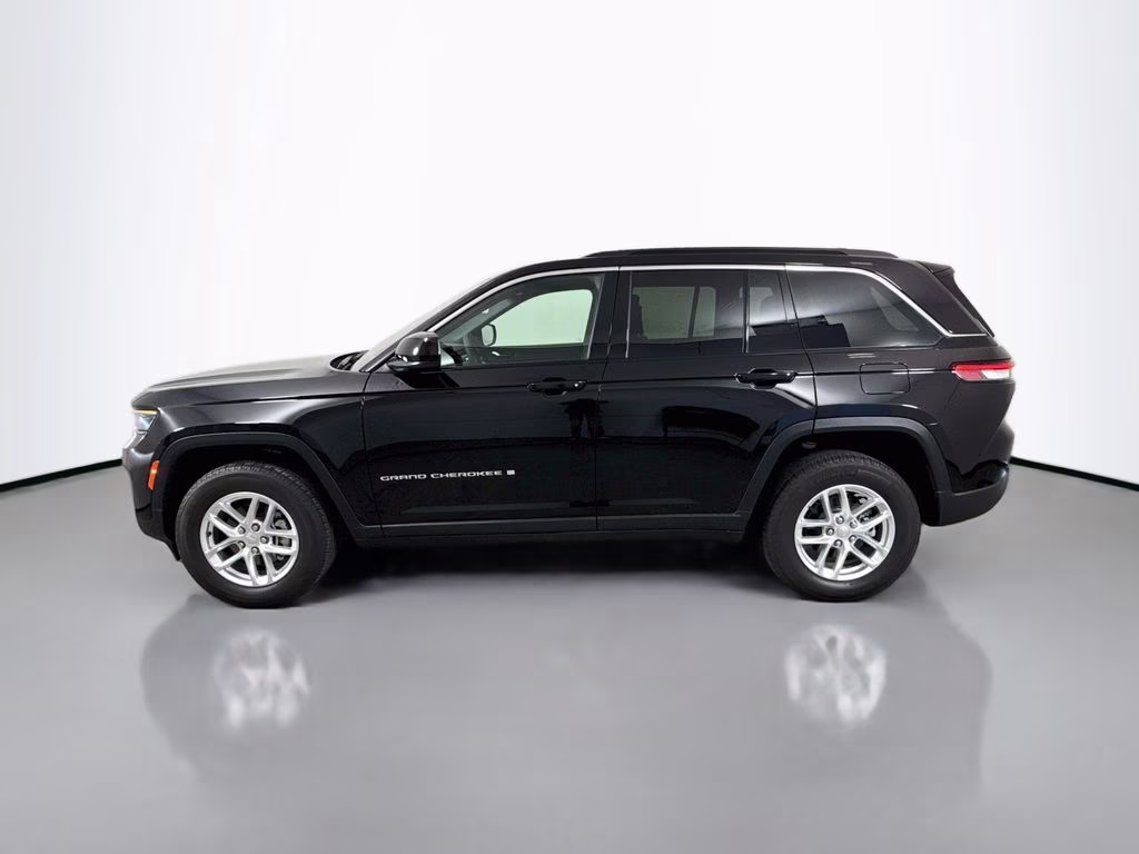 2025 Diamond Black Crystal Pearlcoat Jeep Grand Cherokee Laredo X 4X4 SUV