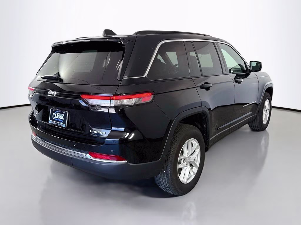 2025 Diamond Black Crystal Pearlcoat Jeep Grand Cherokee Laredo X 4X4 SUV