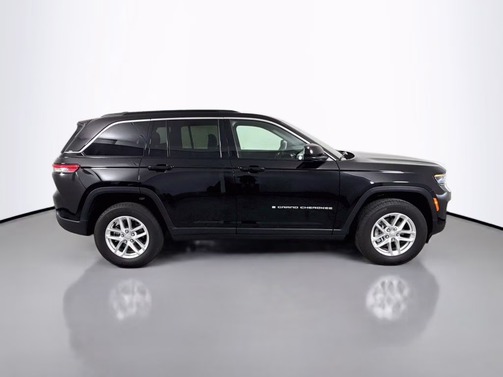 2025 Diamond Black Crystal Pearlcoat Jeep Grand Cherokee Laredo X 4X4 SUV