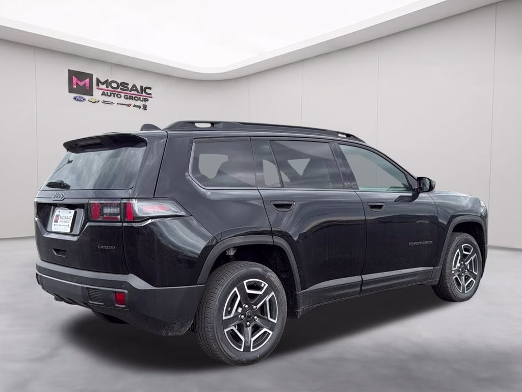 2026 Diamond Black Crystal Pearlcoat Jeep Cherokee Laredo 4X4 SUV
