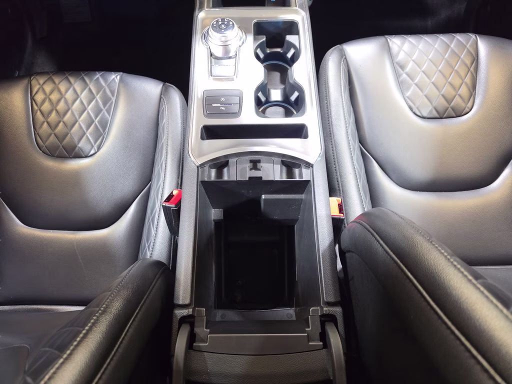2024 Gray Metallic Ford Edge Titanium AWD SUV