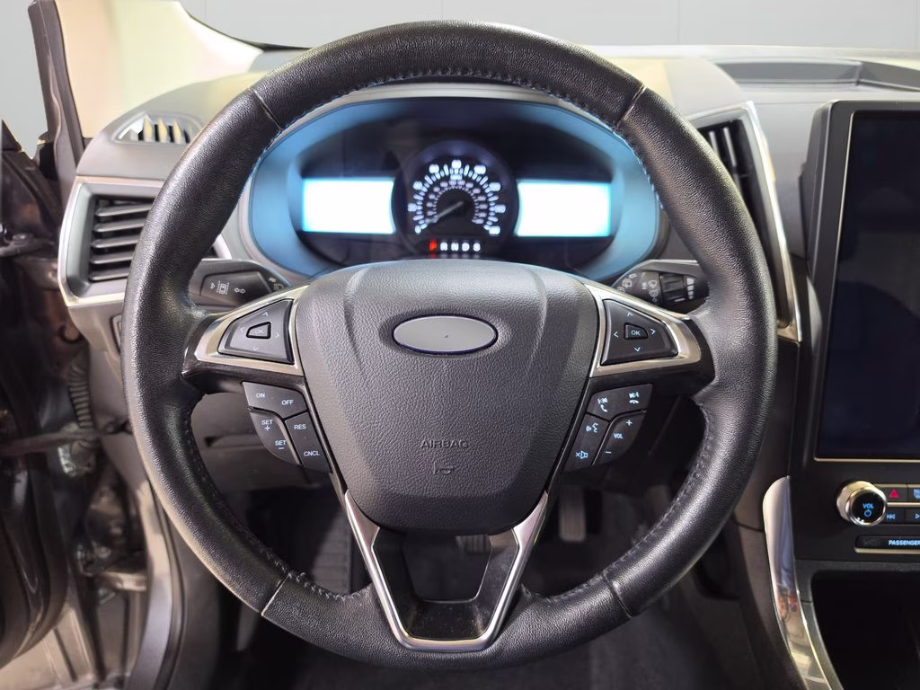 2024 Gray Metallic Ford Edge Titanium AWD SUV