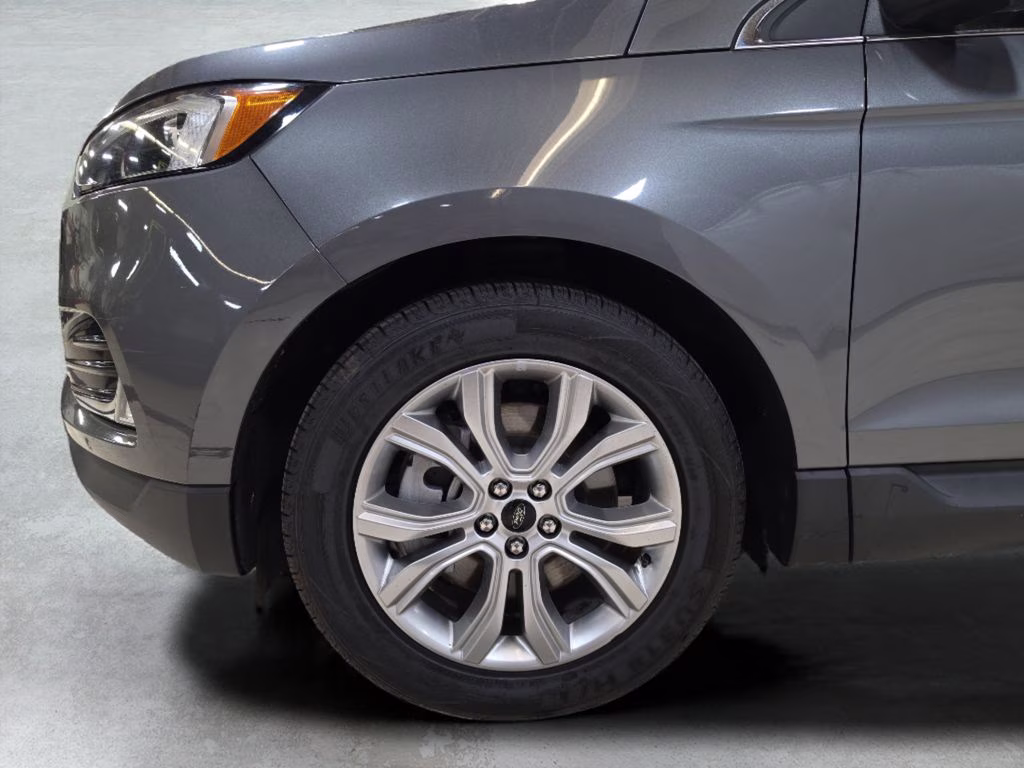 2024 Gray Metallic Ford Edge Titanium AWD SUV
