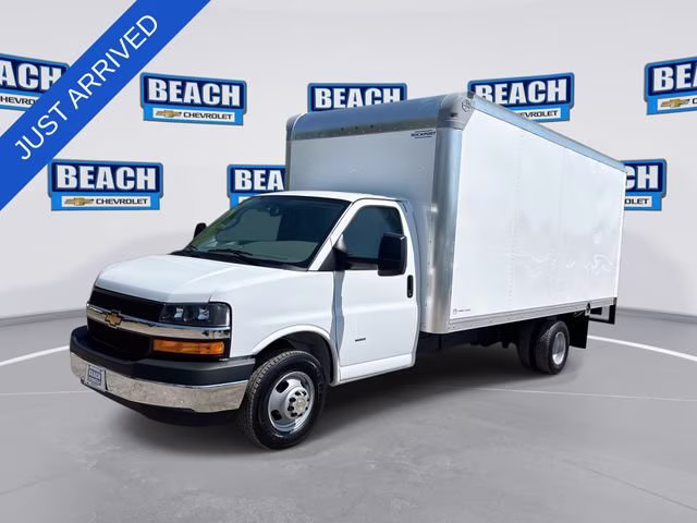2026 Summit White Chevrolet Express Cutaway 3500 1WT RWD Long Wheelbase